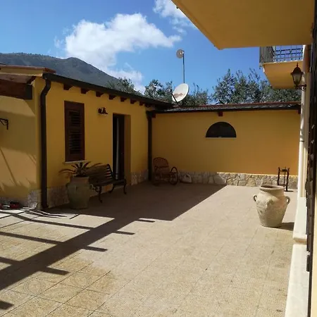 Pensión Molinello Station